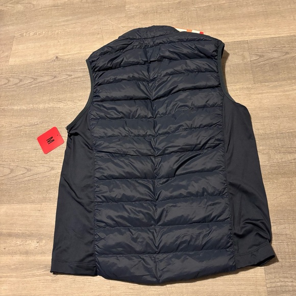 Eddie Bauer Men’s Lightweight Down 550 Insulation Full-Zip Vest, Size M (New) - Picture 3 of 7